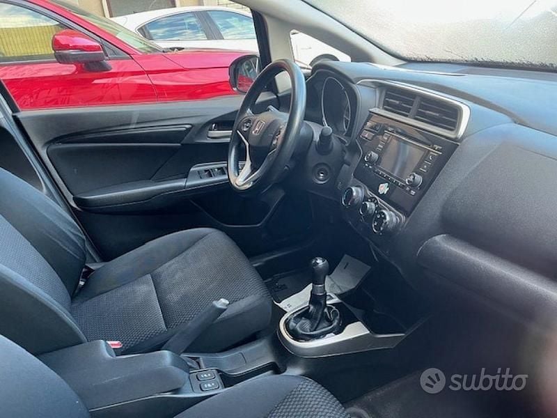 Usata Honda Jazz Trend 102 CV (75 kW) 2018 Grigio Utilitaria