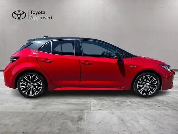 Usata Toyota Corolla Style 184 CV (135 kW) 2019 Emotional red & black Utilitaria