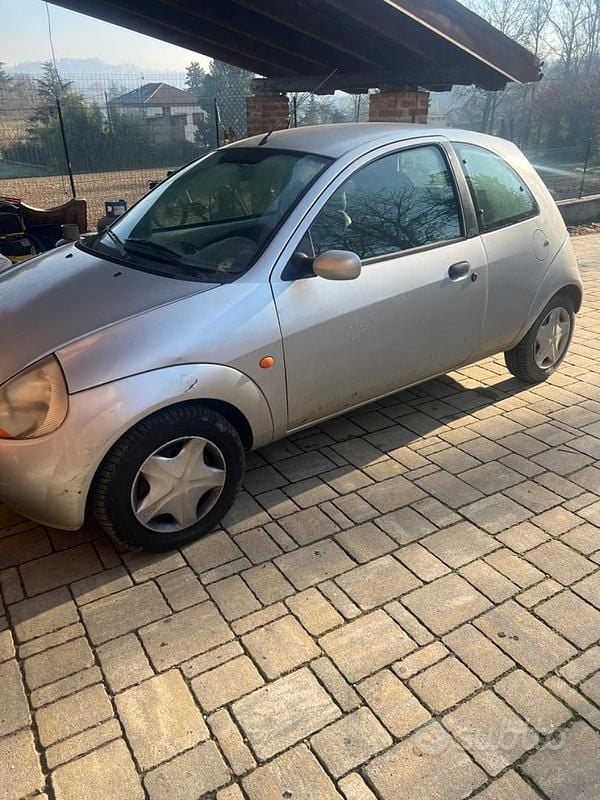 Begagnad Ford Ka 69 HK (50 kW) 2002 Grå Halvkombi