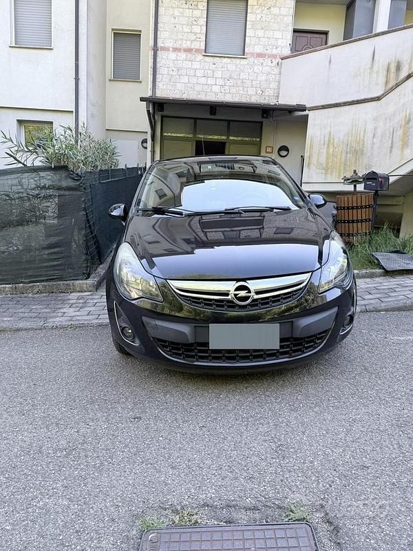 Usata Opel Corsa 90 CV (66 kW) 2015 Nero Utilitaria