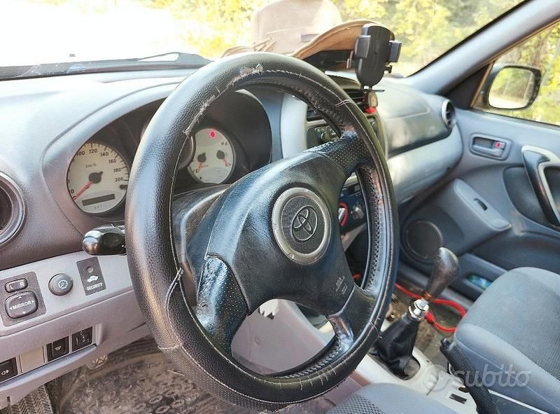 Usata Toyota RAV4 128 CV (94 kW) 2003 Grigio SUV