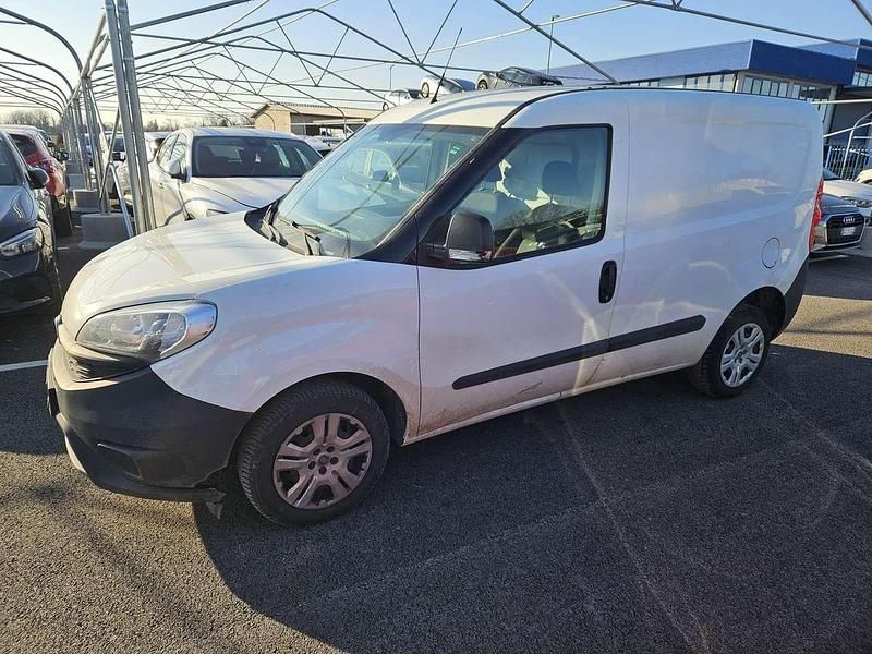 Usata Fiat Doblò S 95 CV (69 kW) 2020 Bianco Monovolume