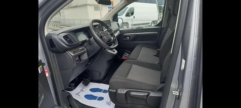 Usata Opel Zafira Life 179 CV (131 kW) 2024 Argento Monovolume