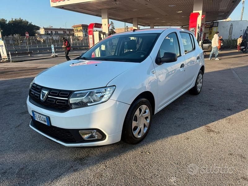 Usata Dacia Sandero 90 CV (66 kW) 2017 Bianco Berlina