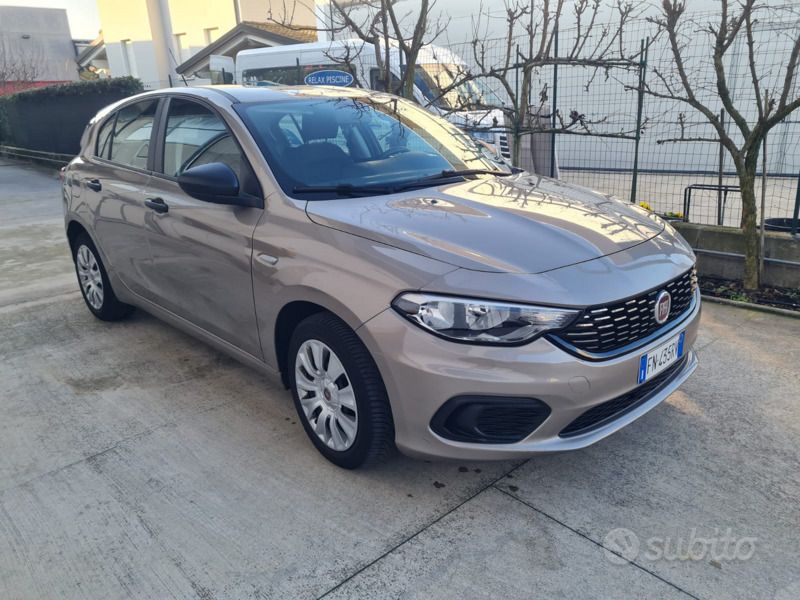 Grigio Usata 2018 Fiat Tipo Tre volumi | 8500 € (Buon prezzo) - Immagine 1/4