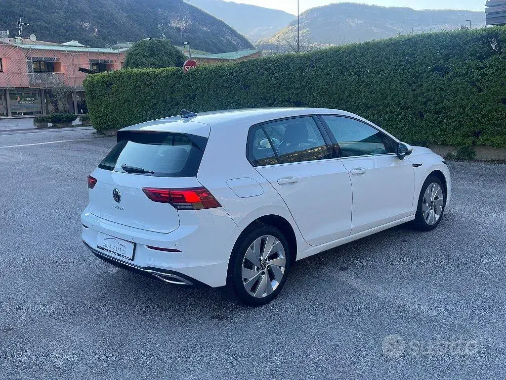 Usata VW Golf VIII Style 131 CV (96 kW) 2023 Bianco Berlina