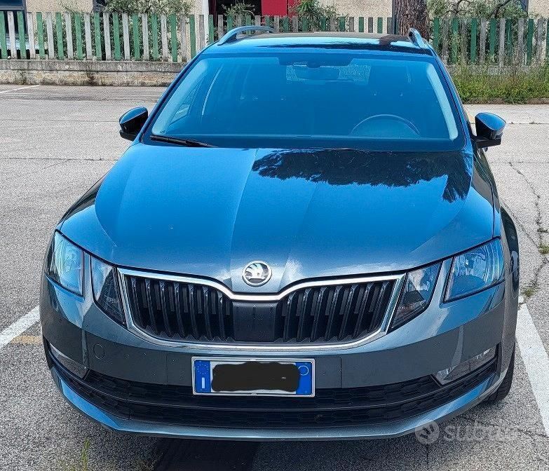 Grigio Usata 2019 Skoda Octavia Station wagon | 8000 € (Super prezzo) - Immagine 1/4