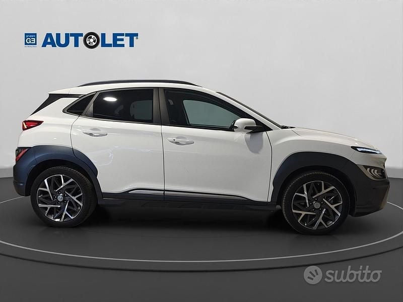 Käytetty Hyundai Kona 105 HP (77 kW) 2022 Valkoinen Katumaasturi