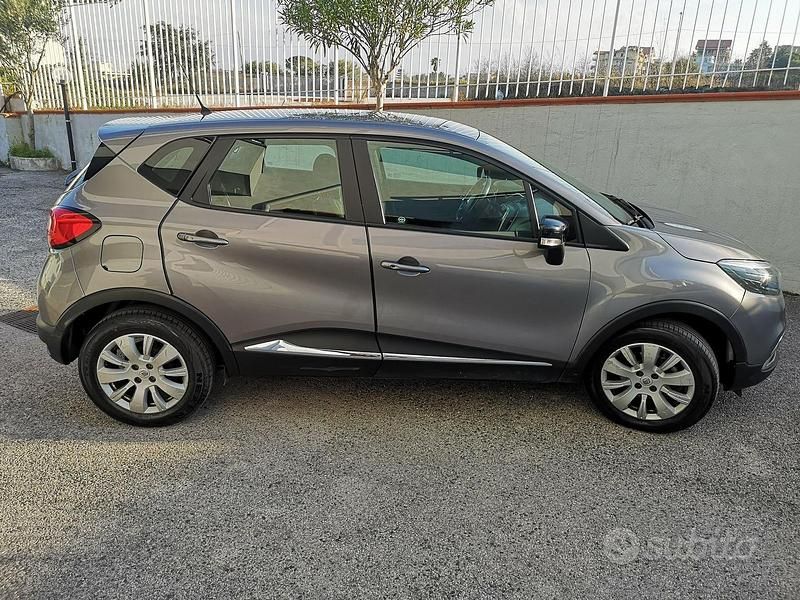 Usata Renault Captur 90 CV (66 kW) 2015 Grigio SUV