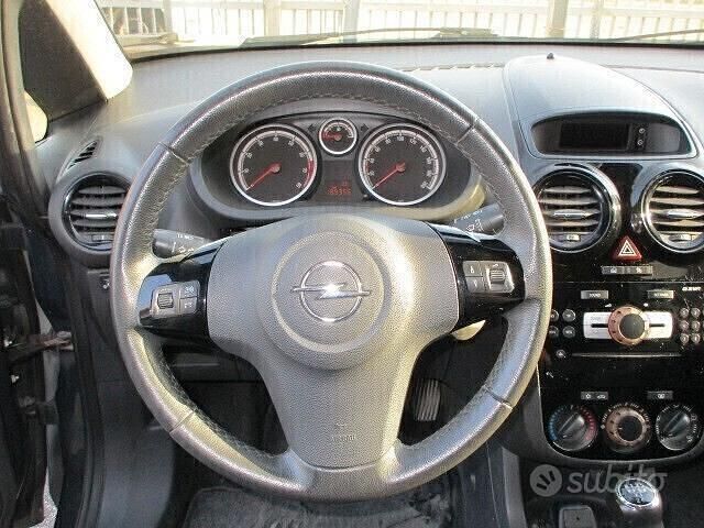 Usata Opel Corsa 86 CV (63 kW) 2013 Grigio Berlina