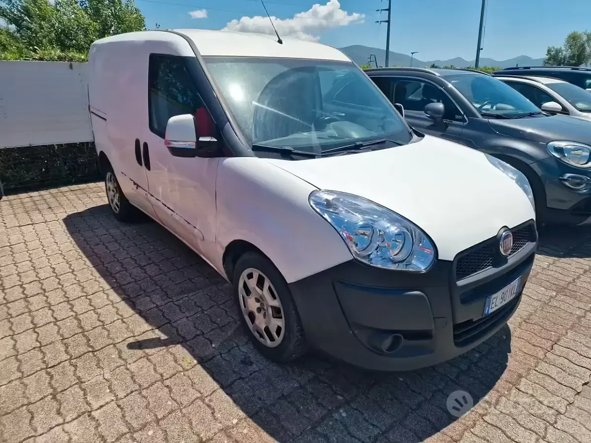 Usata Fiat Doblò 90 CV (66 kW) 2012 Bianco Monovolume