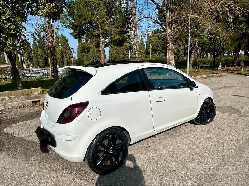 Usata Opel Corsa 85 CV (62 kW) 2012 Bianco Utilitaria