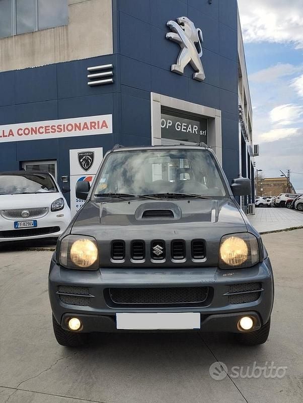 Usata Suzuki Jimny 86 CV (63 kW) 2007 Grigio SUV