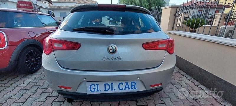 Grigio Usata 2014 Alfa Romeo Giulietta Tre volumi | 6300 € (Ottimo prezzo) - Immagine 1/4