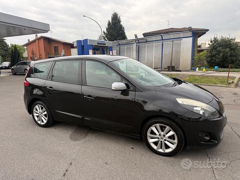 Usata Renault Scénic III 110 CV (80 kW) 2010 Nero Monovolume