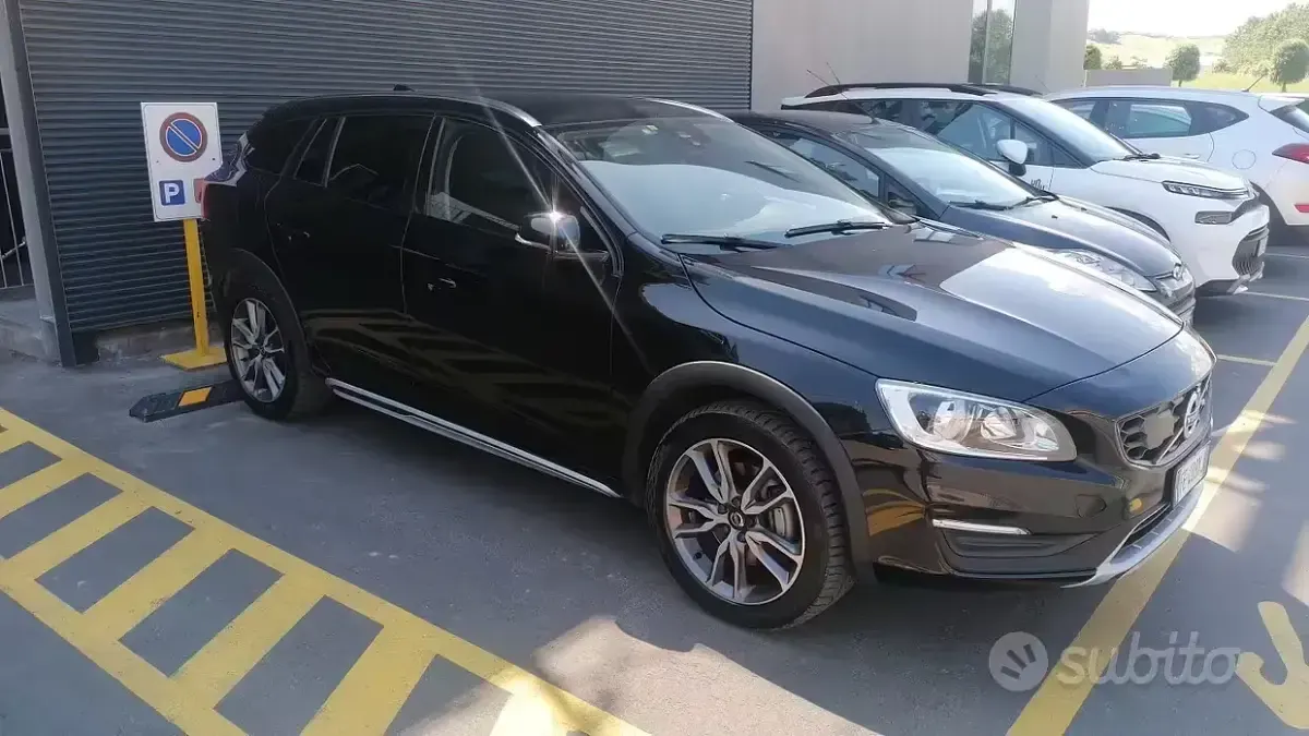 Usata Volvo V60 CC 150 CV (110 kW) 2017 Nero Station wagon