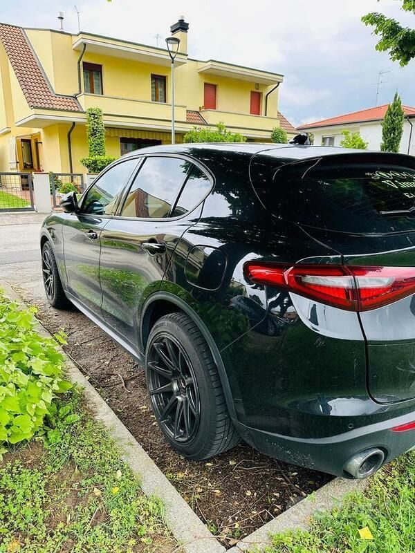 Usata Alfa Romeo Stelvio 200 CV (147 kW) 2020 Nero SUV