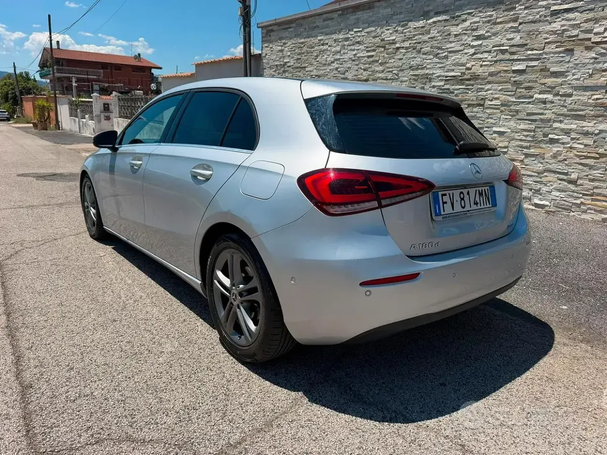 Usata Mercedes A180 136 CV (100 kW) 2019 Grigio Berlina
