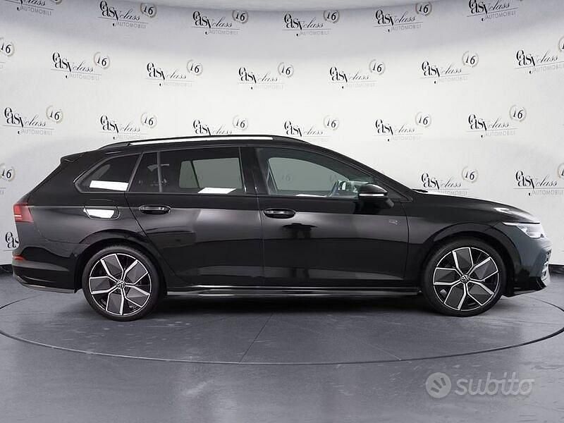 Usata VW Golf VIII R-line 150 CV (110 kW) 2025 Nero Station wagon