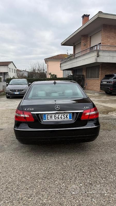 Usata Mercedes E250 Avantgarde 203 CV (149 kW) 2011 Nero Berlina