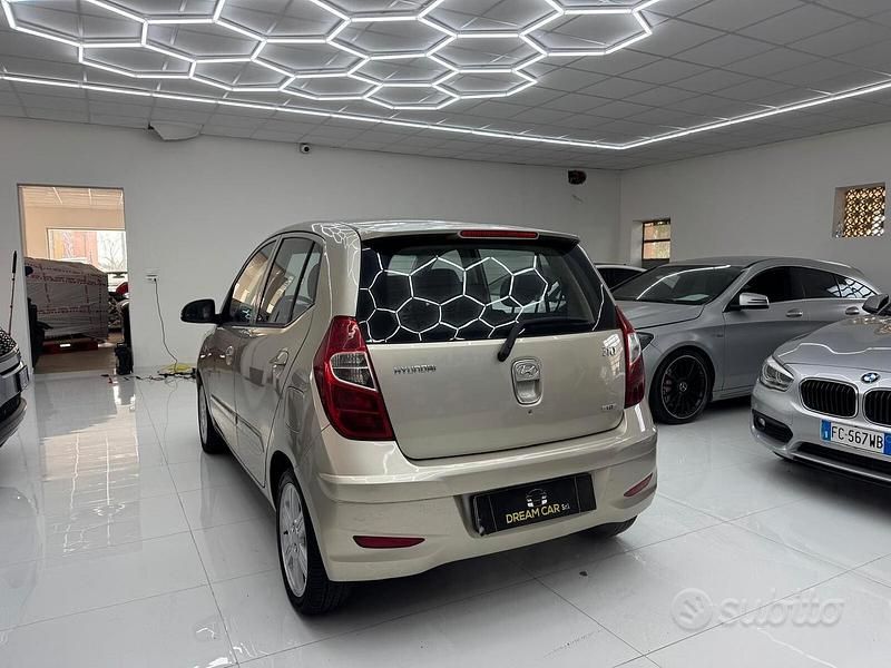 Usata Hyundai i10 Premium 84 CV (61 kW) 2012 Beige Utilitaria