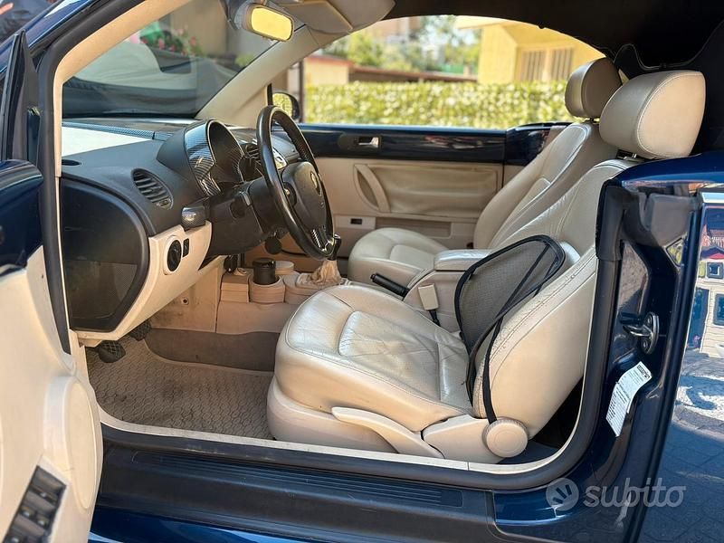 Usata VW Beetle Cabriolet 150 CV (110 kW) 2004 Blu Cabrio