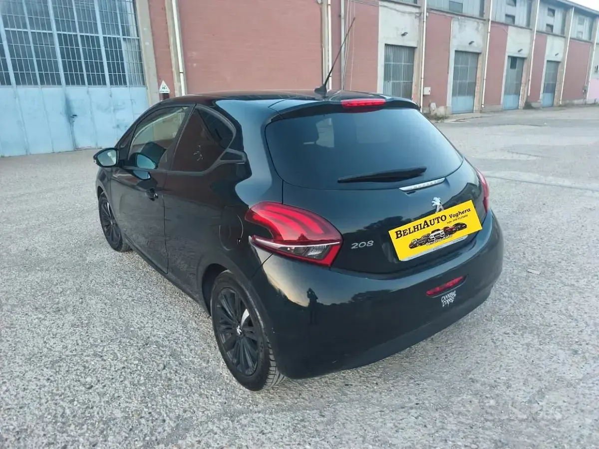 Usata Peugeot 208 83 CV (61 kW) 2018 Nero Utilitaria