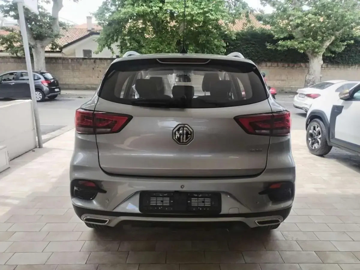 Usata MG ZS Luxury 106 CV (77 kW) 2024 Grigio SUV