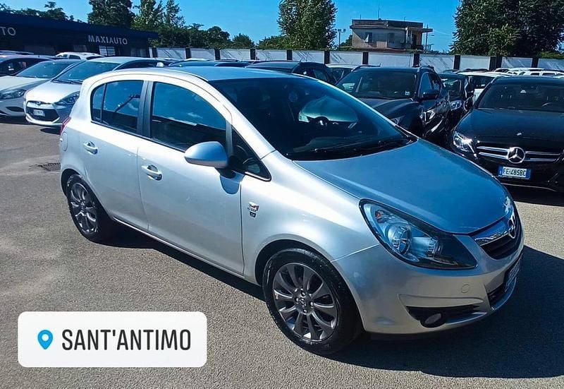 Usata Opel Corsa 75 CV (55 kW) 2011 Argento Utilitaria