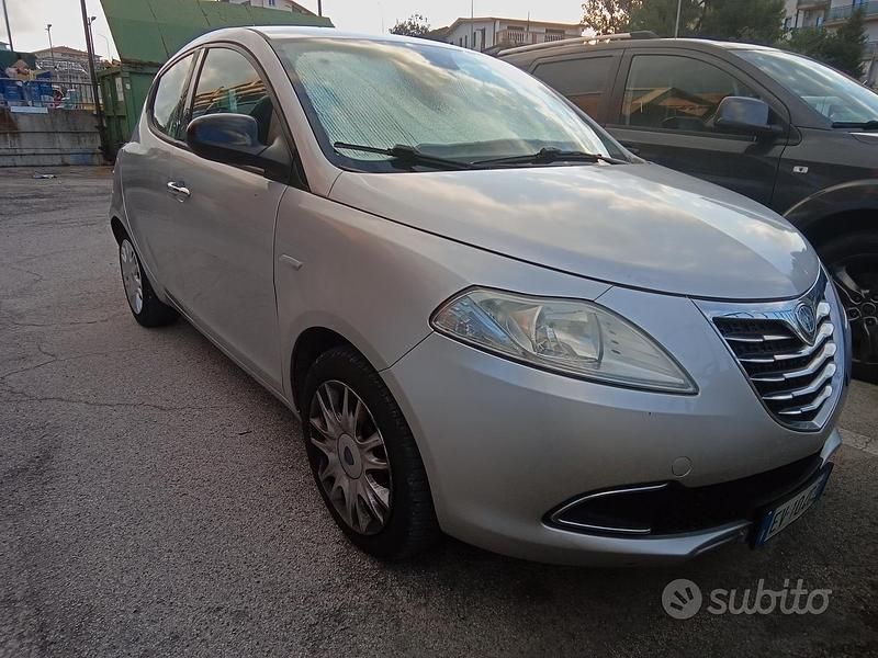 Usata Lancia Ypsilon 69 CV (50 kW) 2012 Grigio Utilitaria