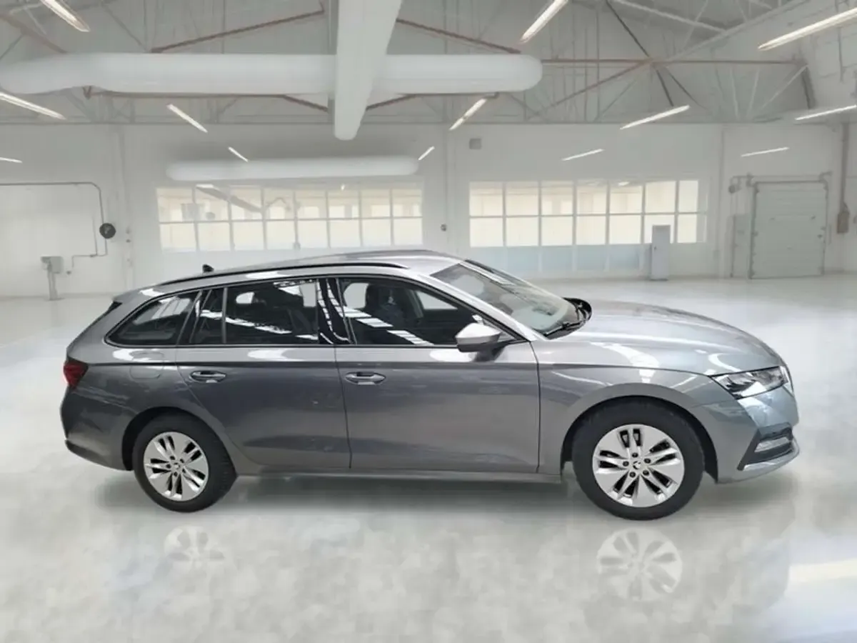 Usata Skoda Octavia Executive 116 CV (85 kW) 2023 Grigio Station wagon