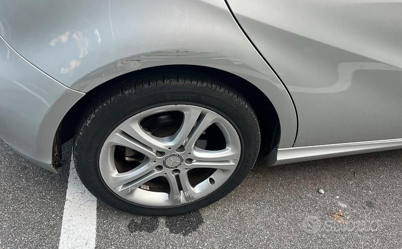Usata Mercedes A180 109 CV (80 kW) 2013 Grigio Berlina