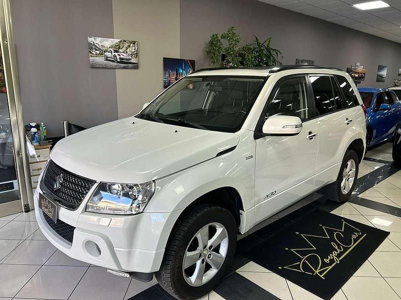 Bianco Usata 2010 Suzuki Grand Vitara SUV | 8990 € (Buon prezzo) - Immagine 1/4