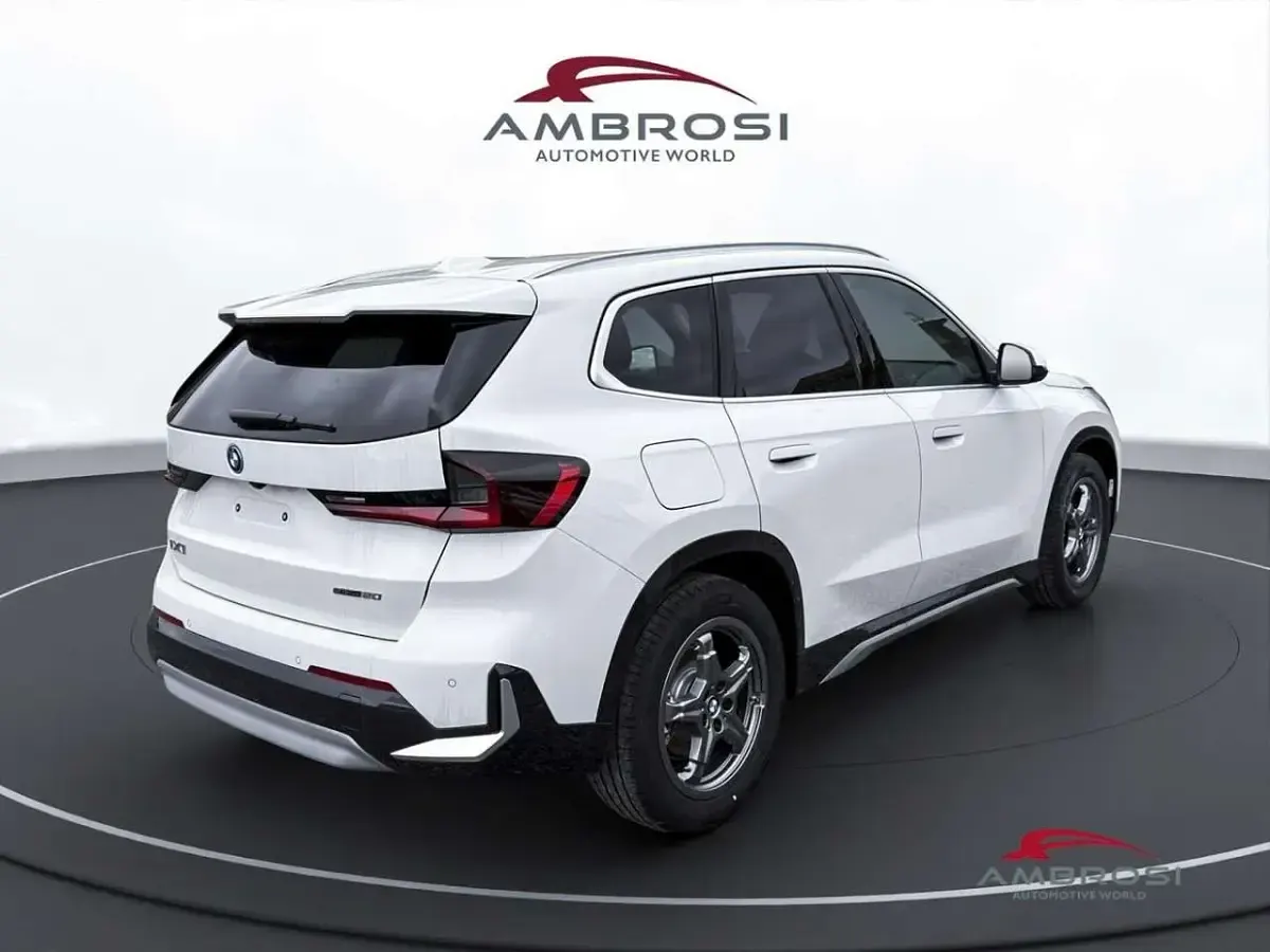 Usata BMW iX1 xLine 150 kW (204 CV) 2025 Alpin white pastello SUV
