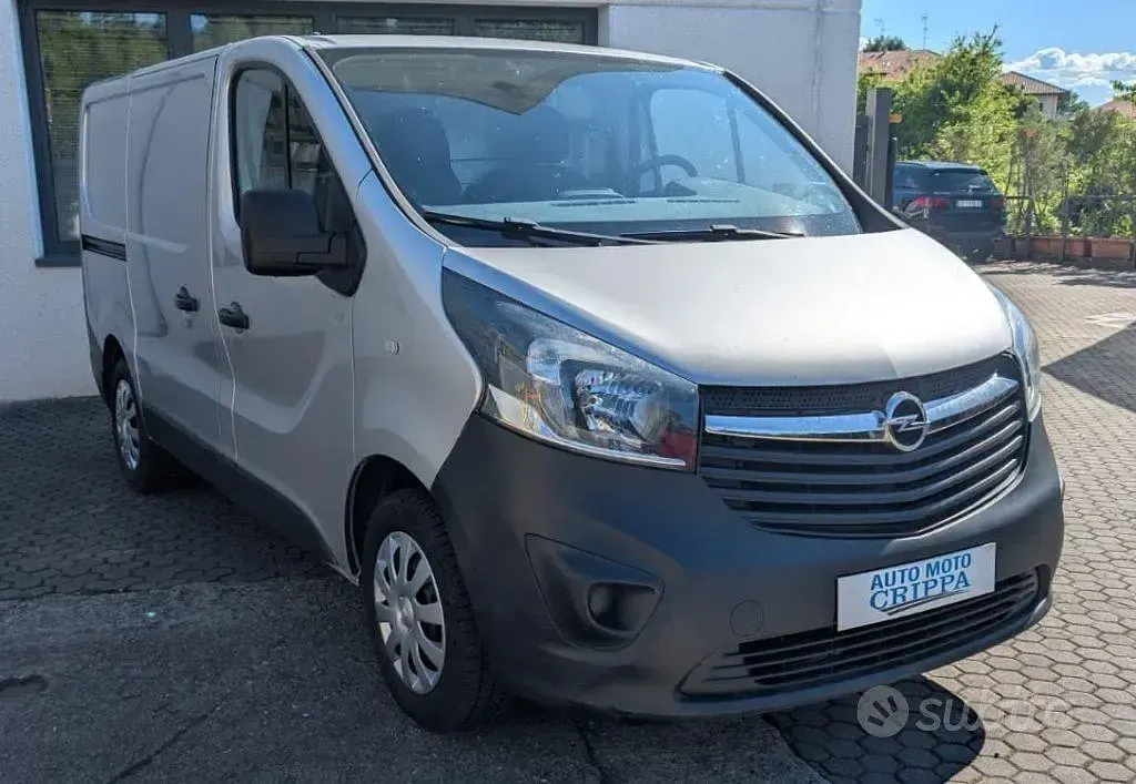 Usata Opel Vivaro 120 CV (88 kW) 2015 Grigio Monovolume