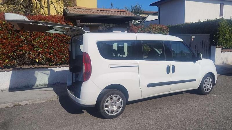Usata Fiat Doblò Lounge 120 CV (88 kW) 2016 Bianco Monovolume