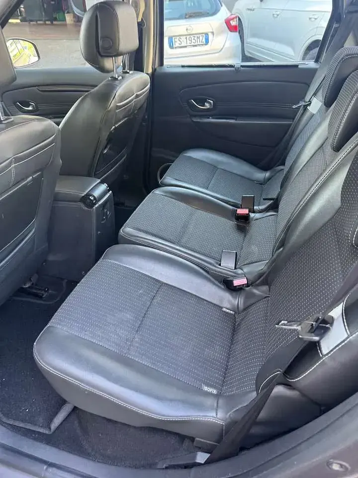 Usata Renault Scénic III Luxe 110 CV (80 kW) 2011 Grigio Monovolume