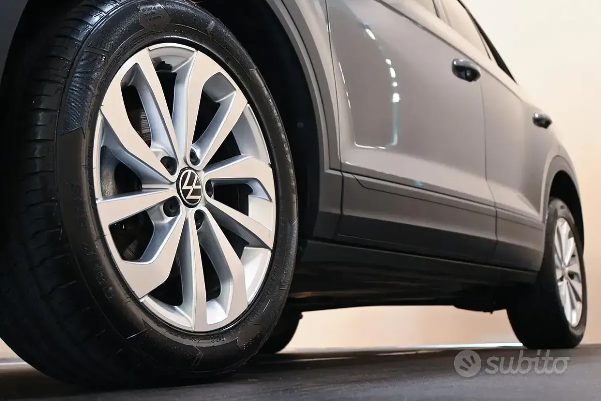 Usata VW T-Roc Life 110 CV (80 kW) 2023 Grigio SUV
