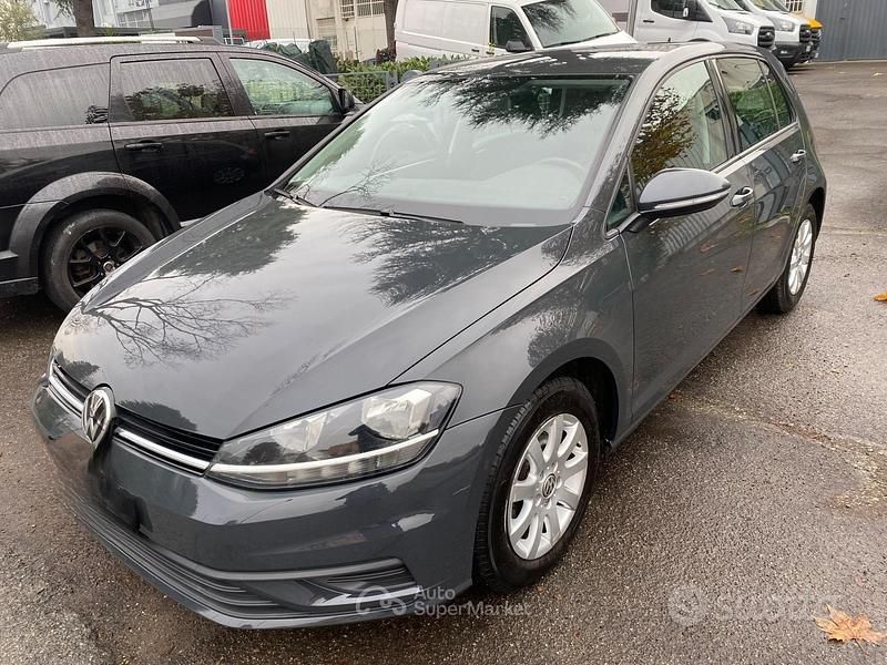 Usata VW Golf Trendline 116 CV (85 kW) 2018 Grigio Berlina