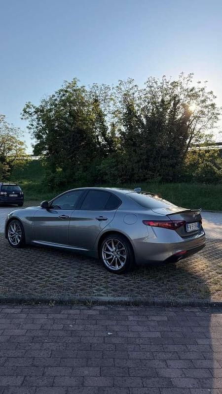 Usata Alfa Romeo Giulia Business 150 CV (110 kW) 2018 Grigio Berlina