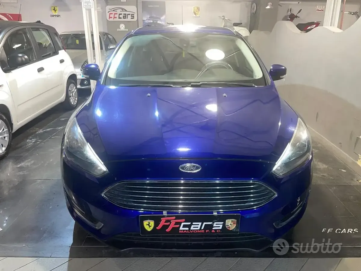Usata Ford Focus Titanium 117 CV (86 kW) 2015 Blu Berlina