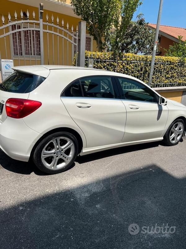 Usata Mercedes A180 109 CV (80 kW) 2015 Bianco Utilitaria