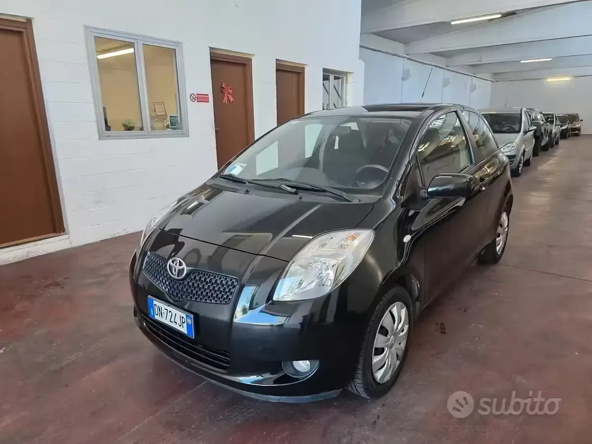 Begagnad Toyota Yaris Sol 87 HK (63 kW) 2008 Svart Halvkombi