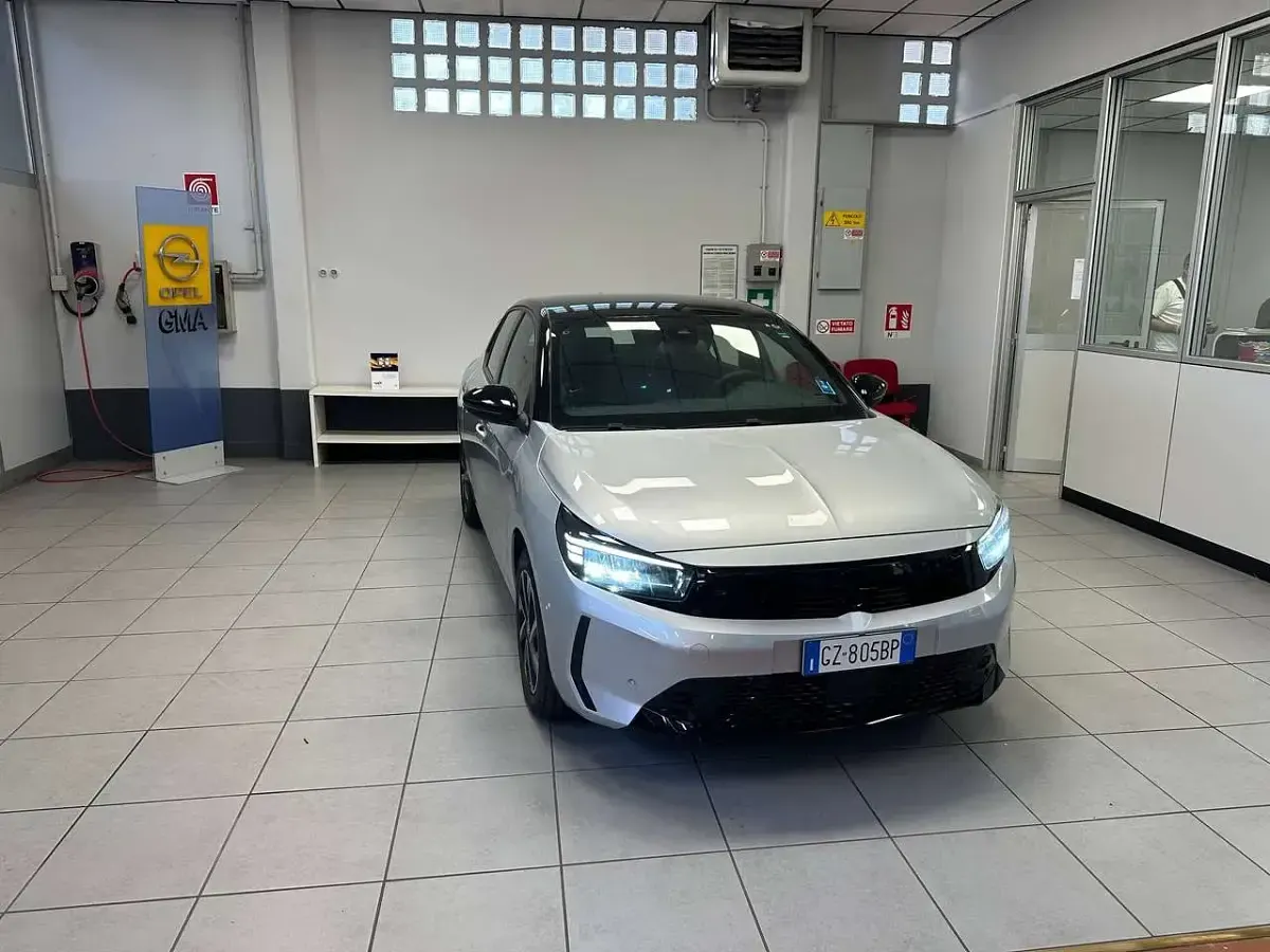 Usata Opel Corsa 101 CV (74 kW) 2025 Argento Utilitaria