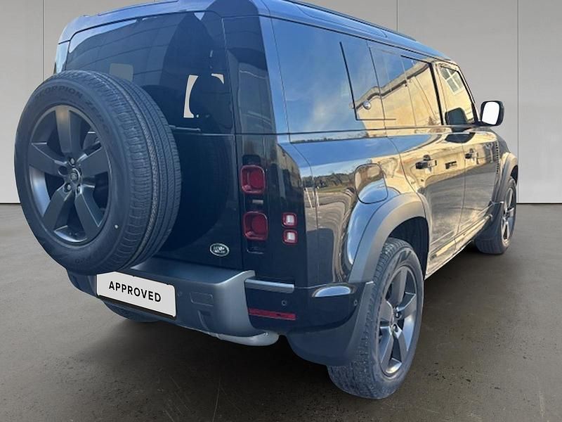Usata Land Rover Defender SE 200 CV (147 kW) 2023 Santorini black SUV