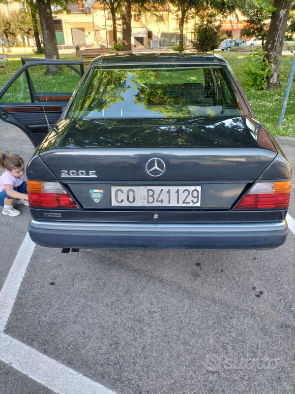 Usato 1991 Mercedes E200 2.0 Benzin (2.750 €)