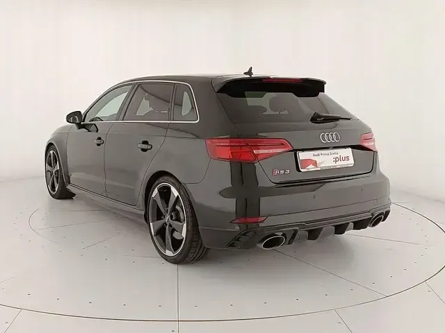 Usata Audi RS3 Sportback Comfort 400 CV (294 kW) 2020 Nero mythos metallizzato Utilitaria