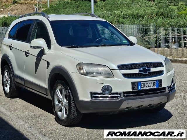 Bianco Usata 2010 Chevrolet Captiva LTZ SUV | 3900 € (Buon prezzo) - Immagine 1/4