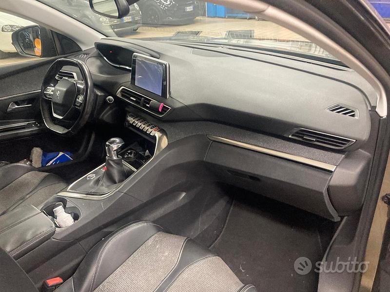 Usata Peugeot 5008 150 CV (110 kW) 2017 Verde Monovolume