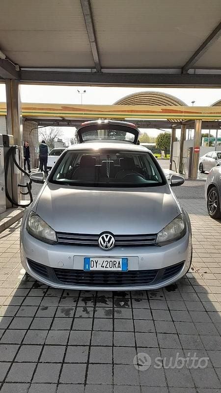 Grigio Usata 2009 VW Golf VI Tre volumi | 3800 € (Ottimo prezzo) - Immagine 1/4
